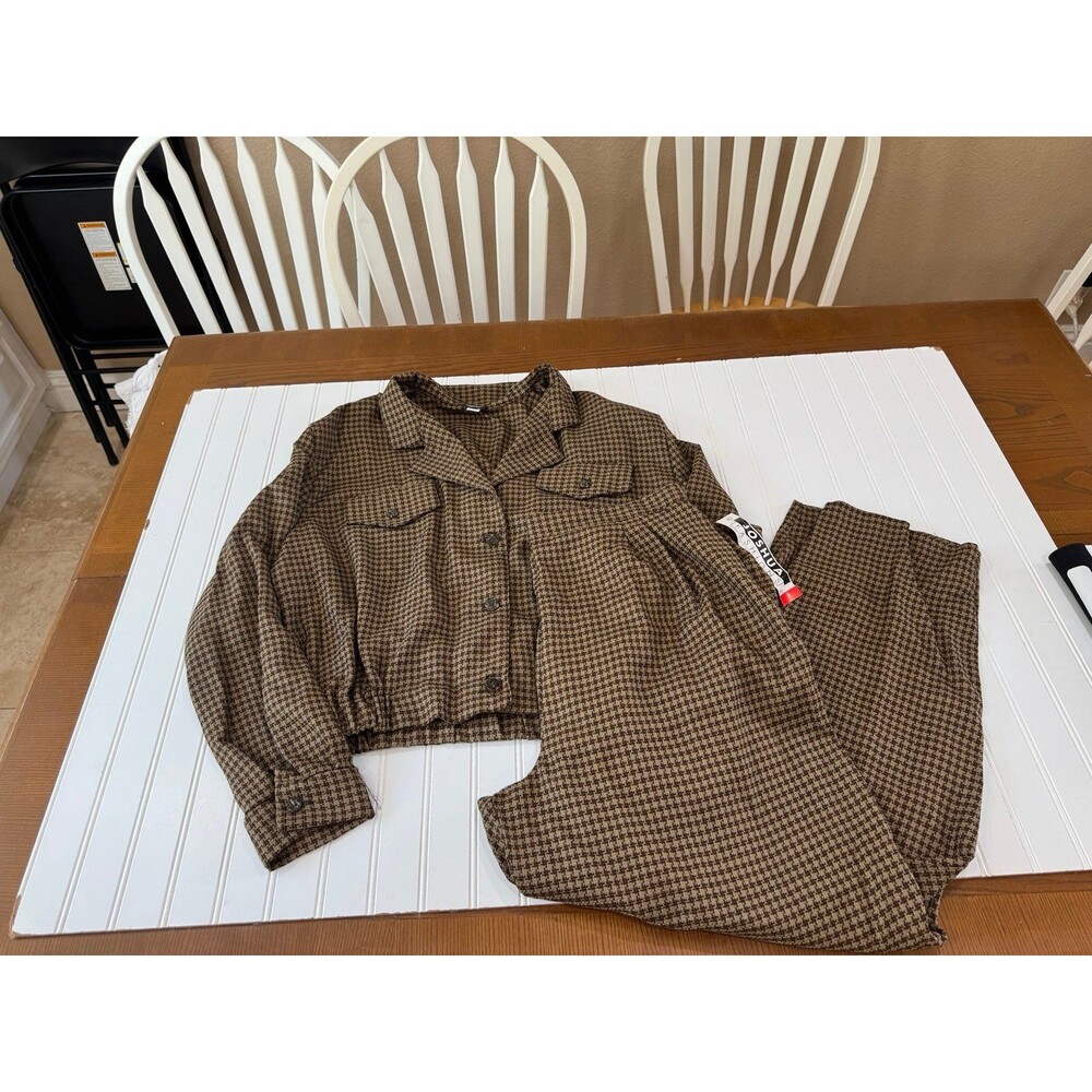 Houndstooth Cropped Jacket and trouser in Brown and tan. NWT Size 3XL